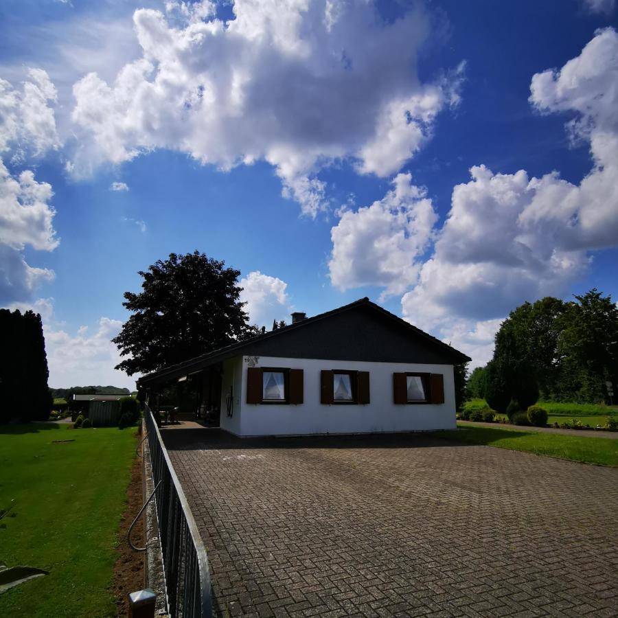 Bb19 Eifel-Ferienhaus Am Moseltal Mit Saunahaus Beuren  Εξωτερικό φωτογραφία